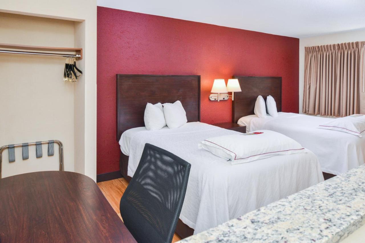 Red Roof Inn PLUS+&Suites Guilford Exterior foto