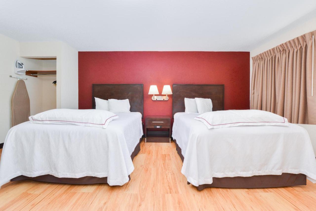 Red Roof Inn PLUS+&Suites Guilford Exterior foto