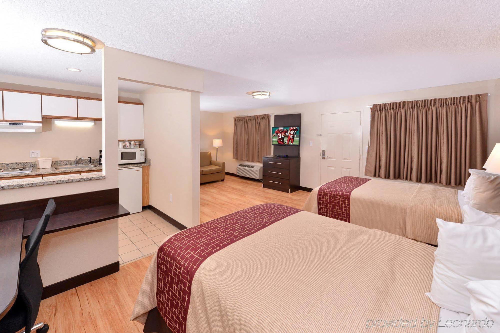 Red Roof Inn PLUS+&Suites Guilford Exterior foto