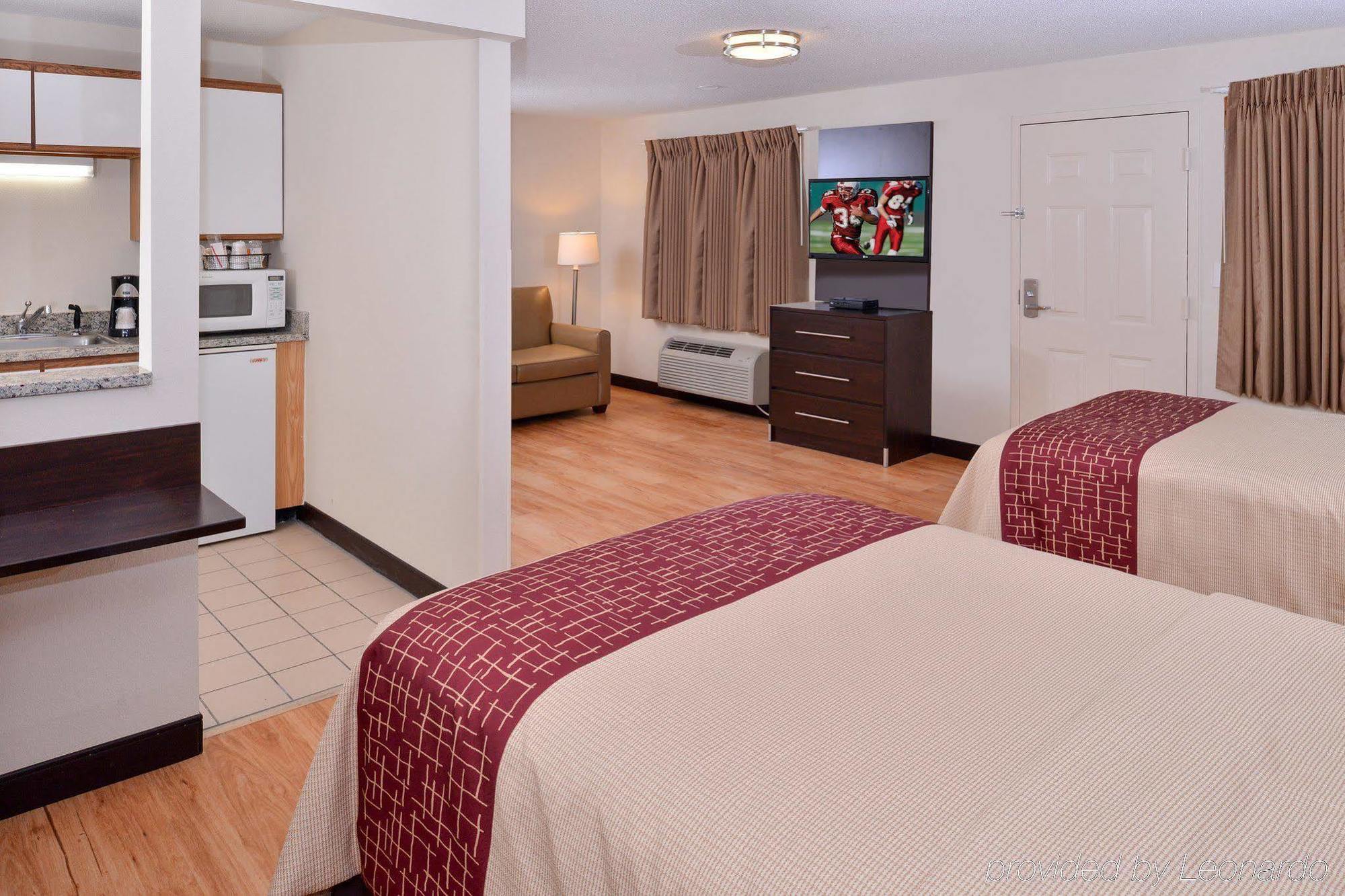 Red Roof Inn PLUS+&Suites Guilford Exterior foto
