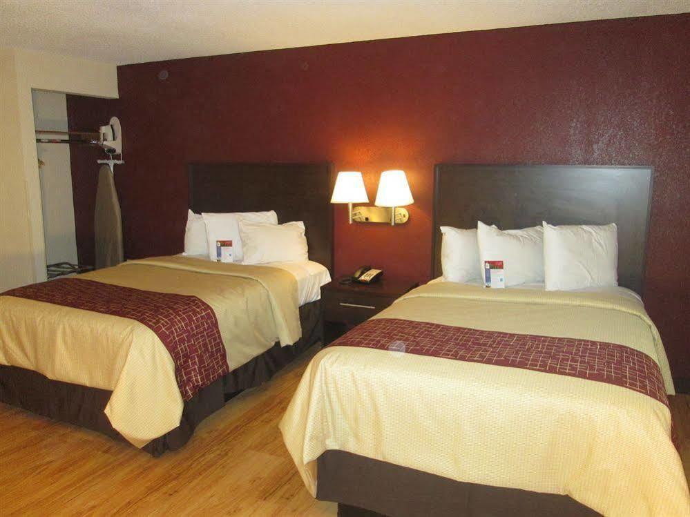 Red Roof Inn PLUS+&Suites Guilford Exterior foto
